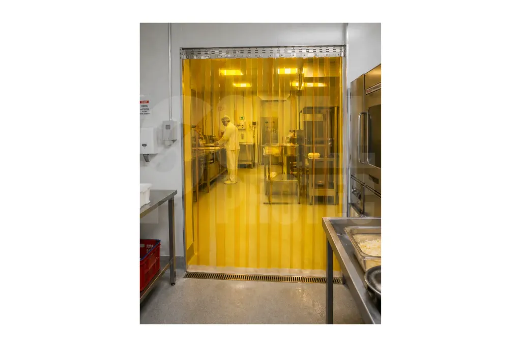 Cortina Industrial en Bandas de PVC Anti-Insecto.webp
